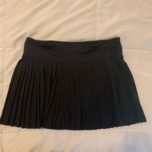 Lululemon Skirt (size 4)